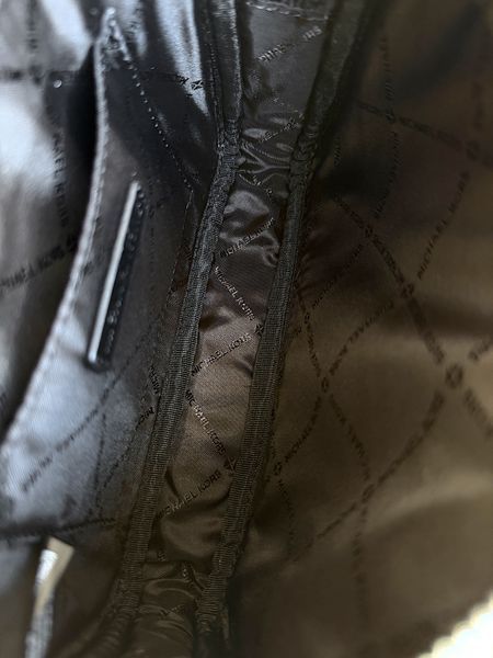 Сумка жіноча Michael Kors Jet Set S чорна лого ср.фурнітура 35S6STVC1B bl фото