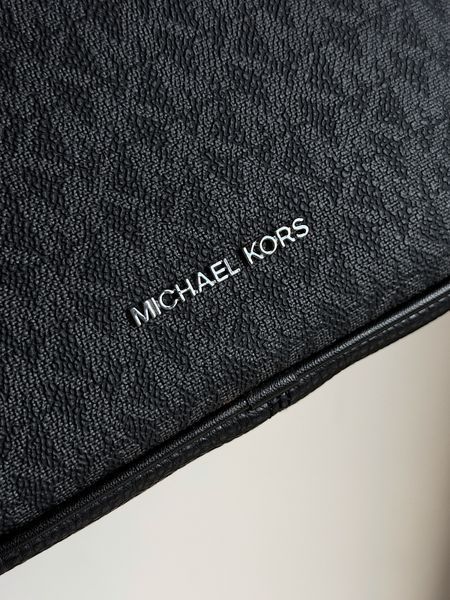 Сумка жіноча Michael Kors Jet Set S чорна лого ср.фурнітура 35S6STVC1B bl фото