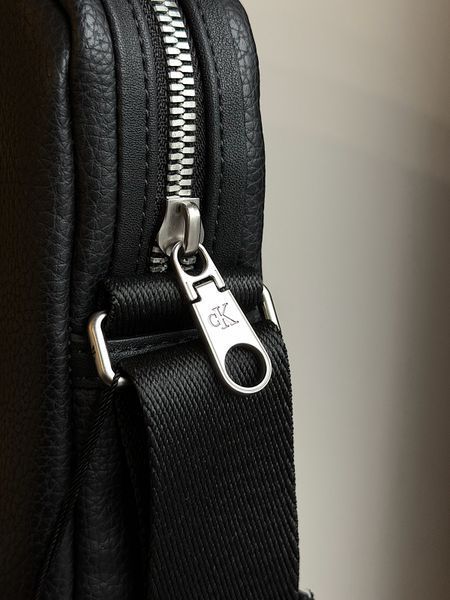 Сумка чоловіча Calvin Klein Pebble Reporter чорна 4D3570G 001 bl фото