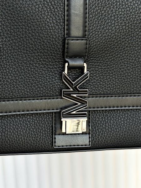 Сумка чоловіча Ezra Mini чорна шкіряна 33S6LEZM1L BL фото