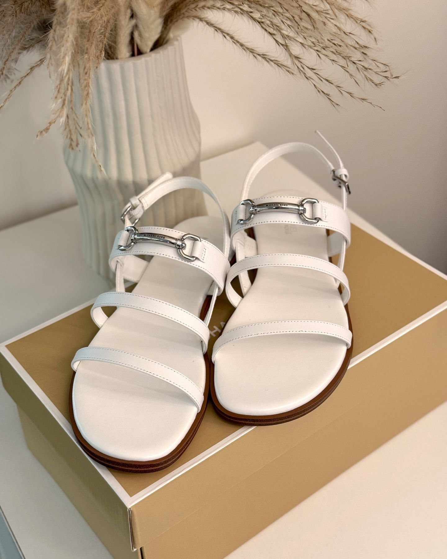 Жіночі білі шкіряні сандалі Michael Kors Carson