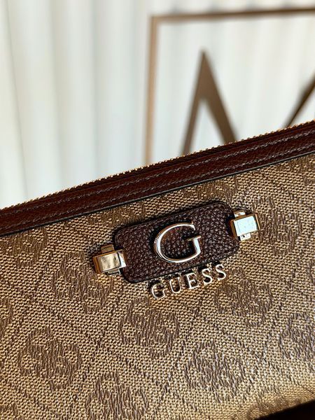 Великий гаманець жіночий Guess Lindsey коричневий лого SG9749146 ll фото