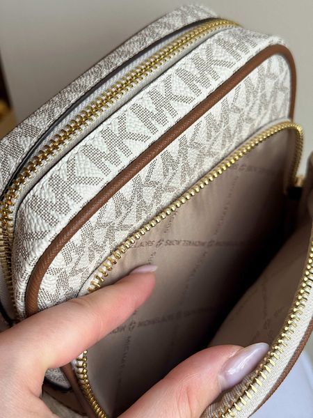 Сумка жіноча Michael Kors Jet Set Travel M біла лого 	 35F1GTVC2B van фото