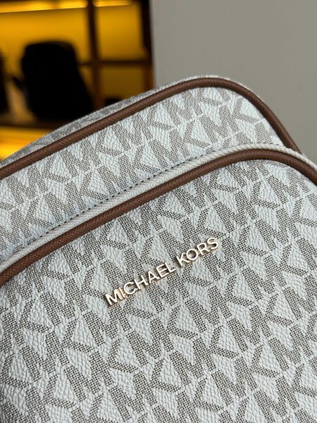 Сумка жіноча Michael Kors Jet Set Travel M біла лого 	 35F1GTVC2B van фото