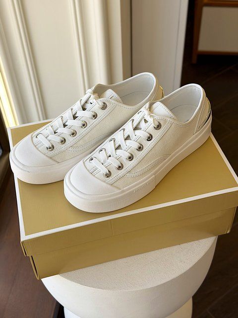 Кросівки жіночі Michael Kors Jude білі 43S5JUFS2D WH 7(37 фото