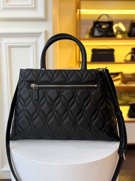 Сумка жіноча Guess Maxine L чорна QG973306 bl фото