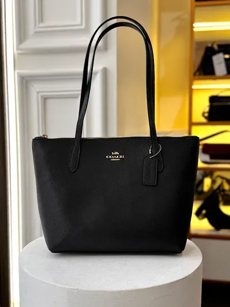 Чорна шкіряна сумка Coach Fiona CW395 IMBLK
