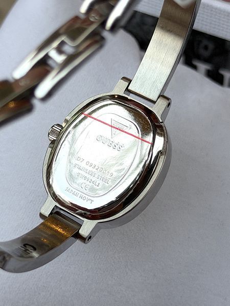 Годинник жіночий Guess сріблястий 21мм GW0924L1 фото