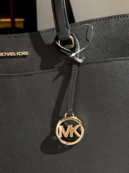 Сумка жіноча Michael Kors Jet Set Travel L чорна шкіряна 35F4GTVT9L bl фото
