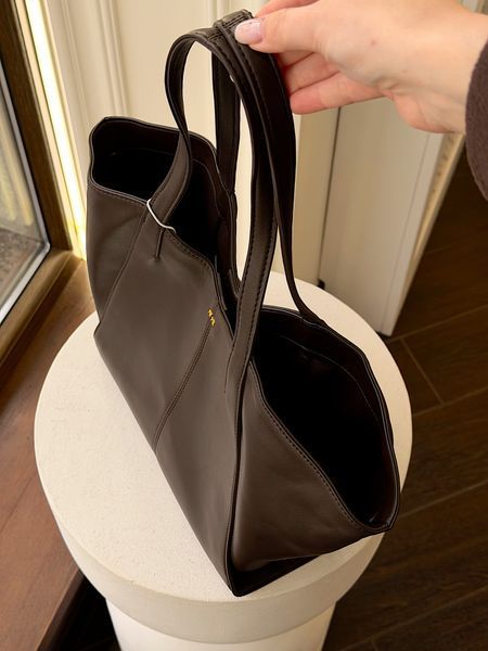 Сумка жіноча JW PEI Kiana Large коричнева 8T032-31 c фото