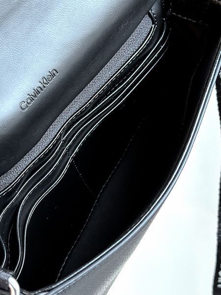 Сумка жіноча Calvin Klein чорна SP40617002  SP40617002 4F1079G 001 bl фото