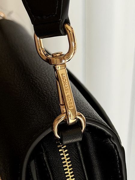 Сумка жіноча Michael Kors Jet Set S чорна шкіряна 35F2GTTC8L bl фото