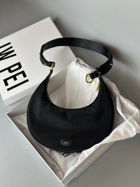 Сумка жіноча JW PEI CARLY NYLON чорна 	 302-2 bl фото