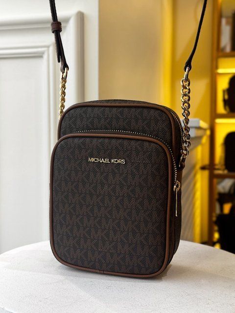 Сумка жіноча Michael Kors Jet Set Travel Medium коричнева лого 35F1GTVC2B br фото