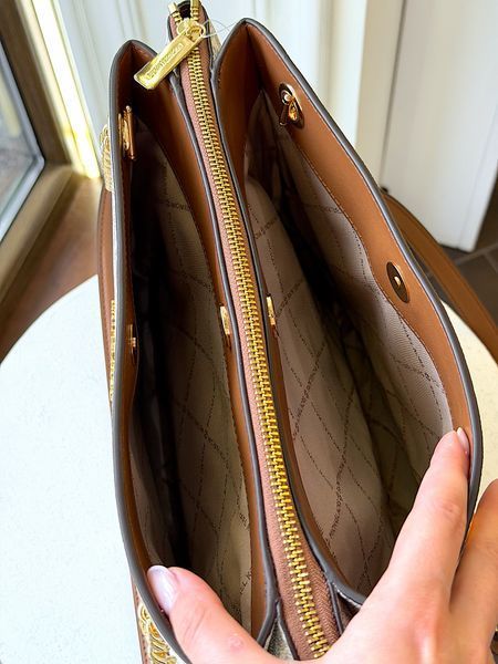 Сумка жіноча Michael Kors Soho M біла лого 35S6G1SE2B va фото