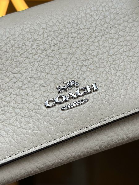 Гаманець жіночий Coach білий шкіряний (CM238 SV/HA) CM238 SV/HA фото
