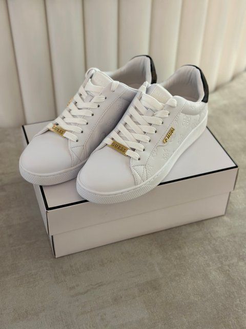 Кросівки жіночі Guess Renzy білі тиснене лого Renzy wh141 7(37.5) фото